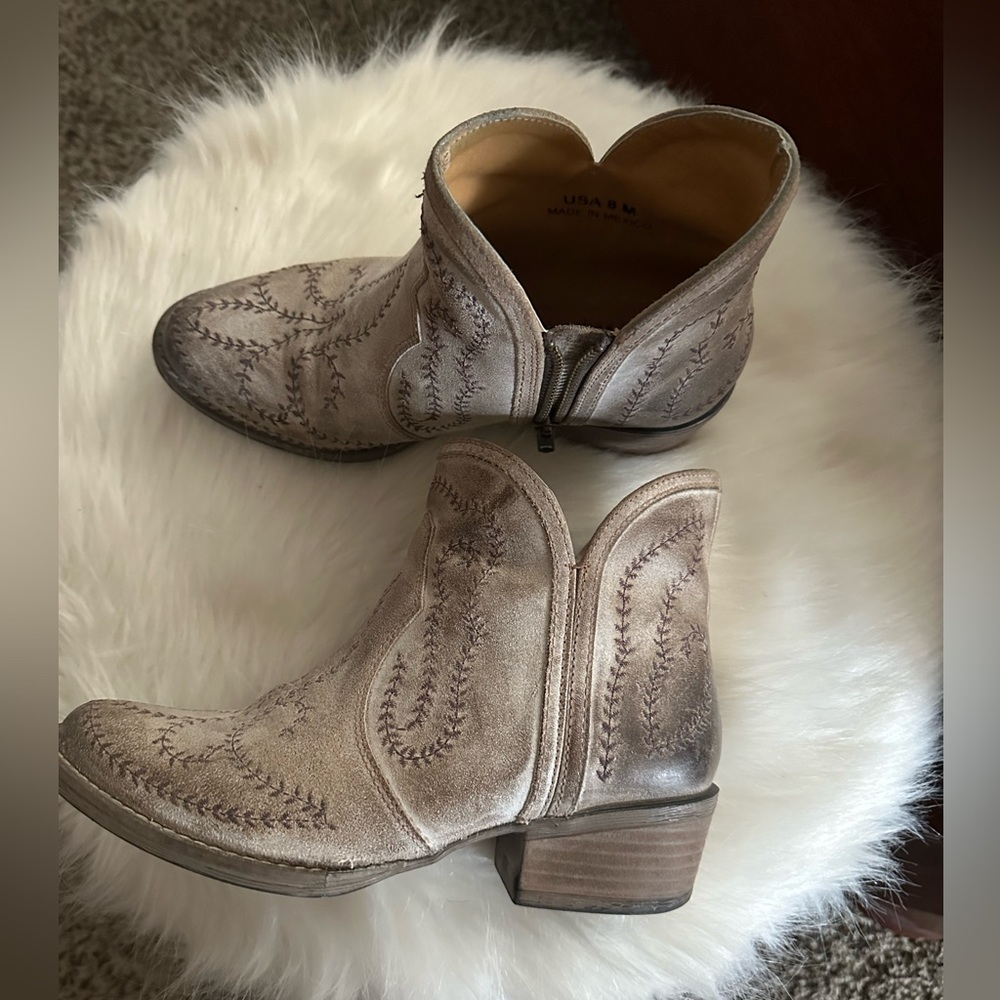 Very good used condition cowboy boots